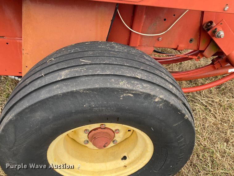 image for item DN8107 1998 New Holland 575  small square baler