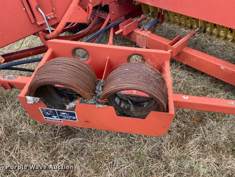 image for item DN8107 1998 New Holland 575  small square baler