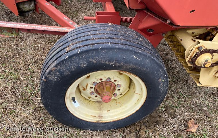 image for item DN8107 1998 New Holland 575  small square baler