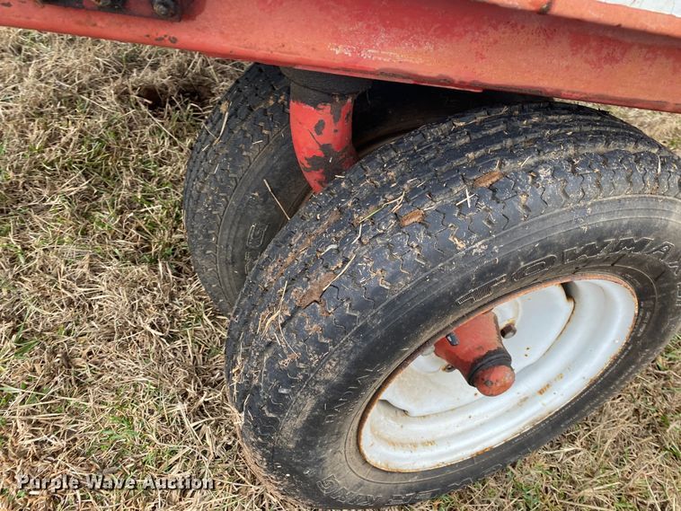 image for item DN8107 1998 New Holland 575  small square baler