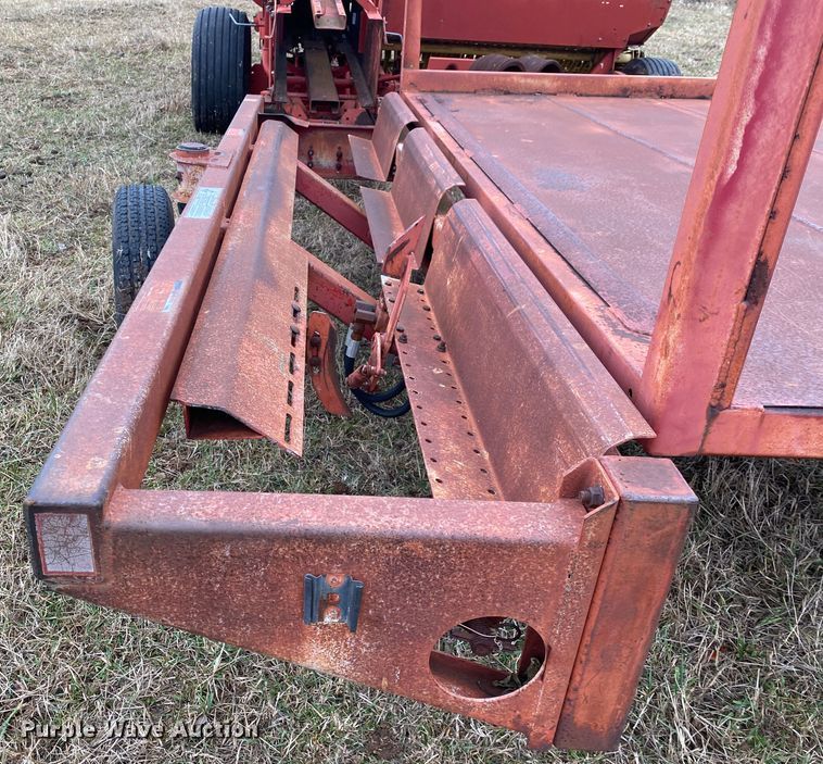 image for item DN8107 1998 New Holland 575  small square baler