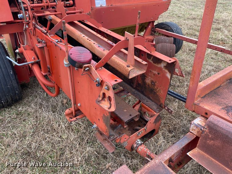 image for item DN8107 1998 New Holland 575  small square baler