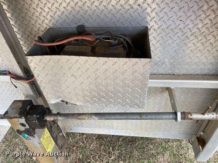 image for item DN8114 1995 Jamco  livestock trailer