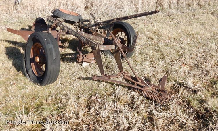 image for item DR8089 John Deere 2-14  bottom plow