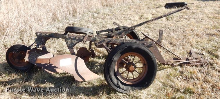 image for item DR8089 John Deere 2-14  bottom plow