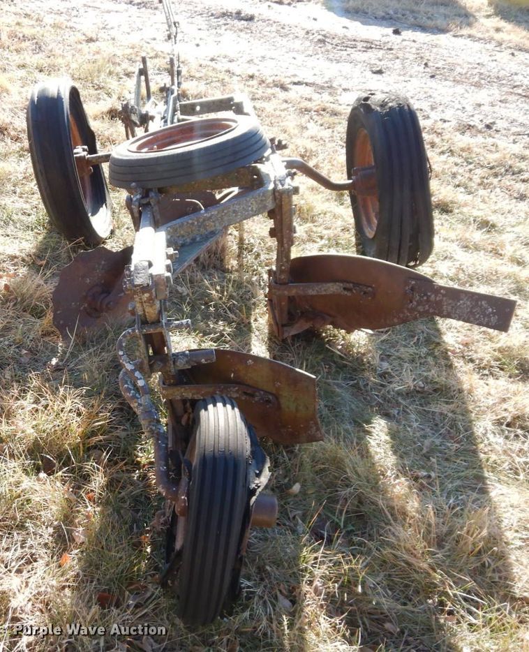 image for item DR8089 John Deere 2-14  bottom plow