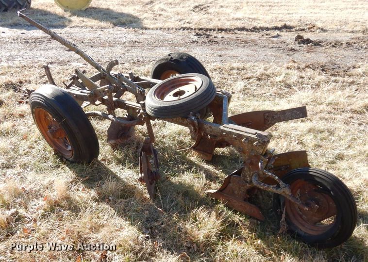 image for item DR8089 John Deere 2-14  bottom plow
