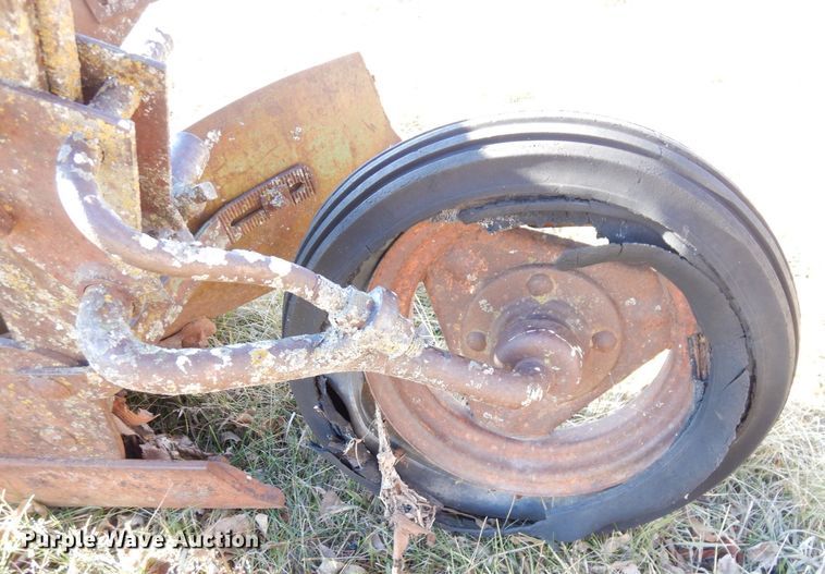 image for item DR8089 John Deere 2-14  bottom plow