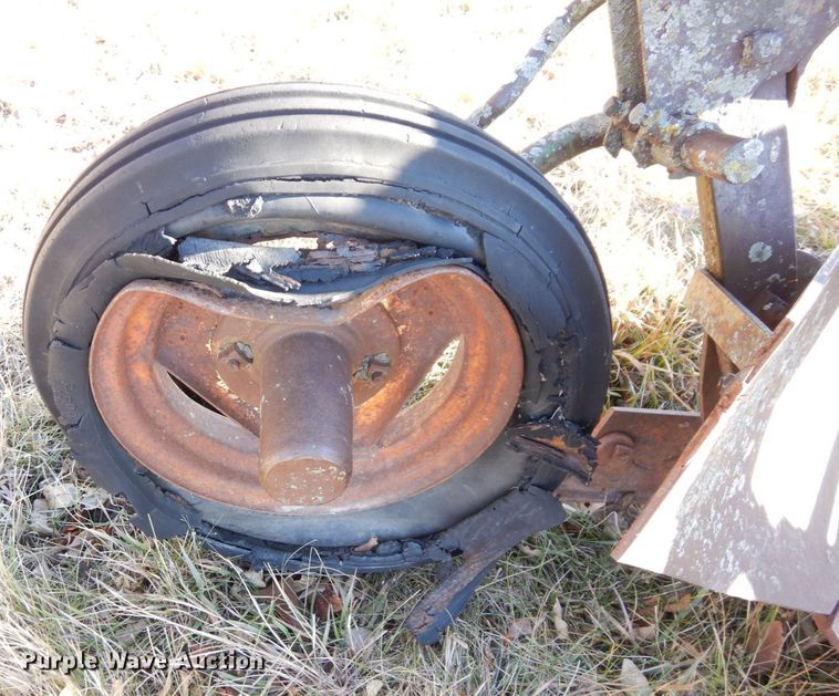 image for item DR8089 John Deere 2-14  bottom plow