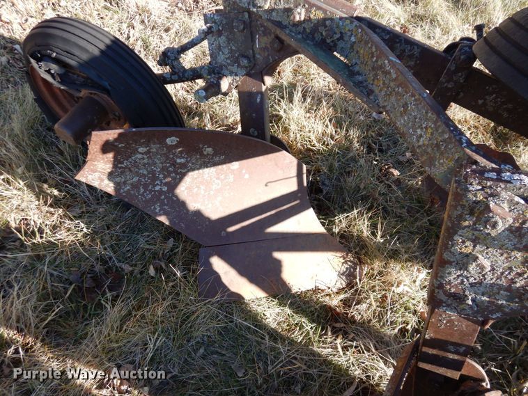image for item DR8089 John Deere 2-14  bottom plow