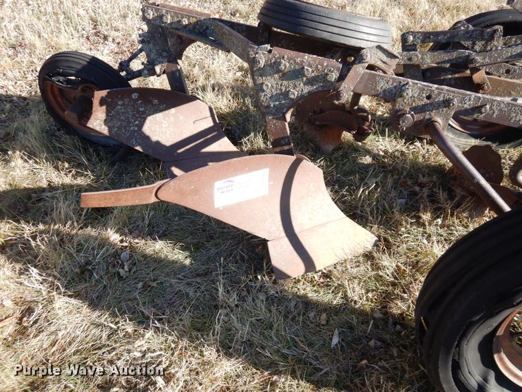 image for item DR8089 John Deere 2-14  bottom plow