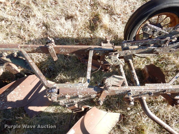 image for item DR8089 John Deere 2-14  bottom plow