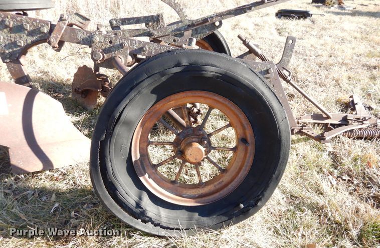 image for item DR8089 John Deere 2-14  bottom plow