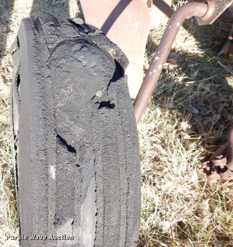 image for item DR8089 John Deere 2-14  bottom plow