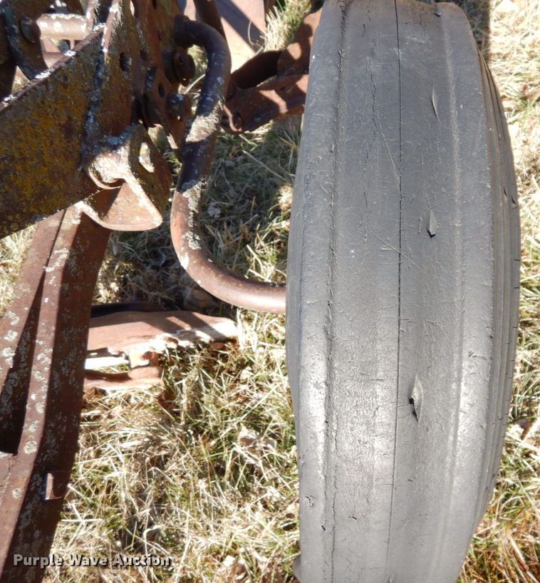 image for item DR8089 John Deere 2-14  bottom plow