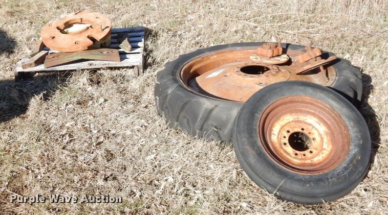 image for item DR8090 Tires and wheels