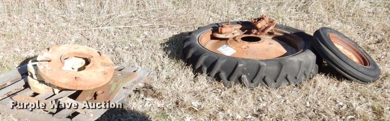 image for item DR8090 Tires and wheels