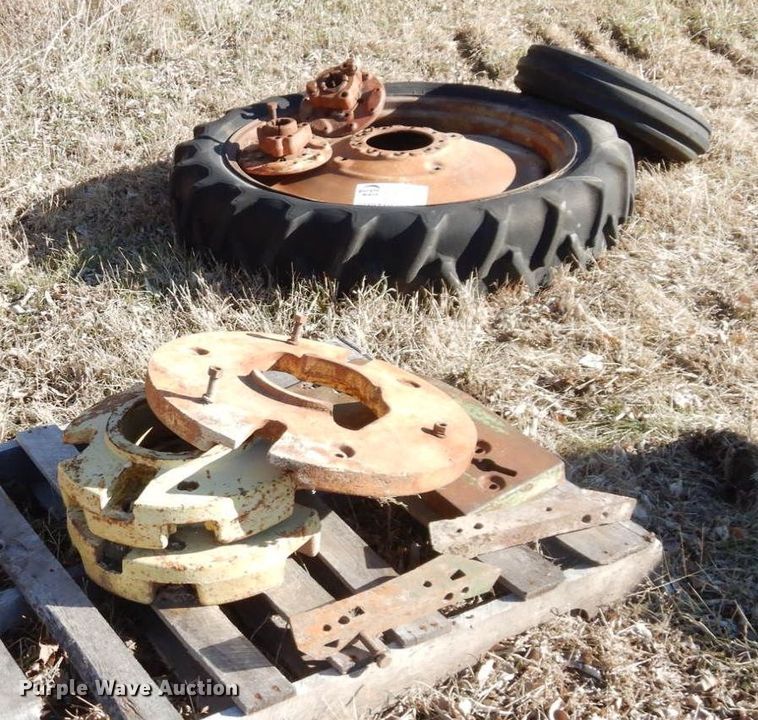 image for item DR8090 Tires and wheels