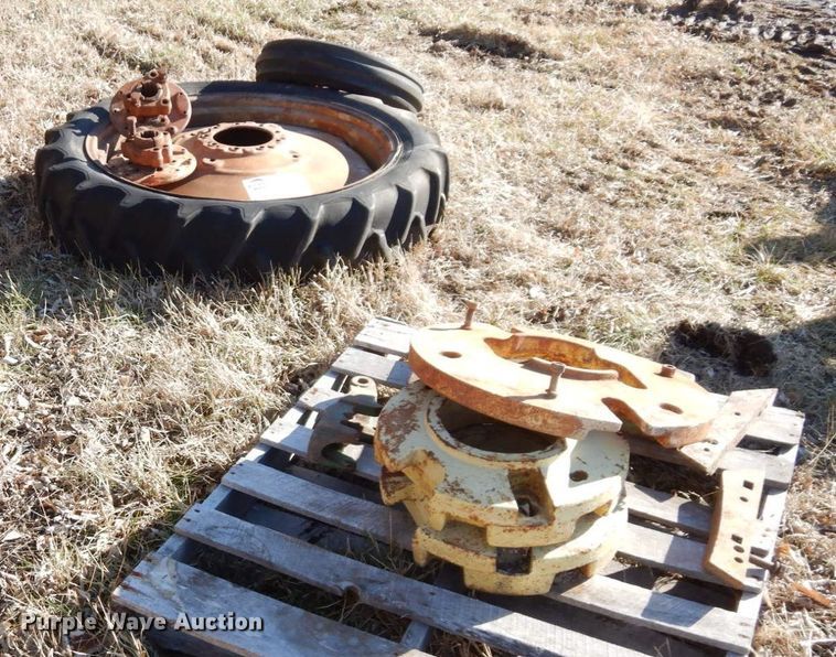 image for item DR8090 Tires and wheels