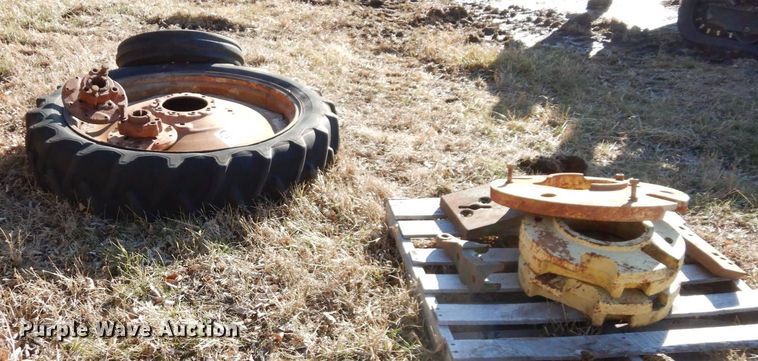 image for item DR8090 Tires and wheels