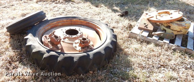 image for item DR8090 Tires and wheels