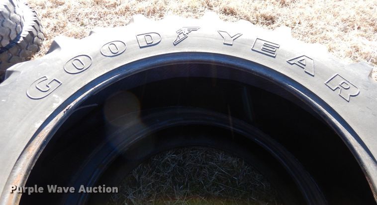 image for item DR8091 Tires and wheels