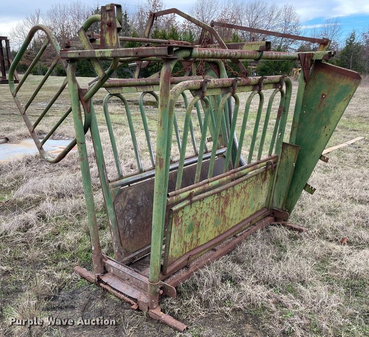 image for item MI9652 Livestock squeeze chute