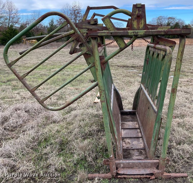image for item MI9652 Livestock squeeze chute