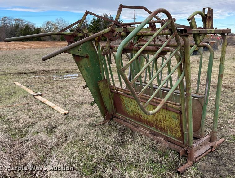 image for item MI9652 Livestock squeeze chute