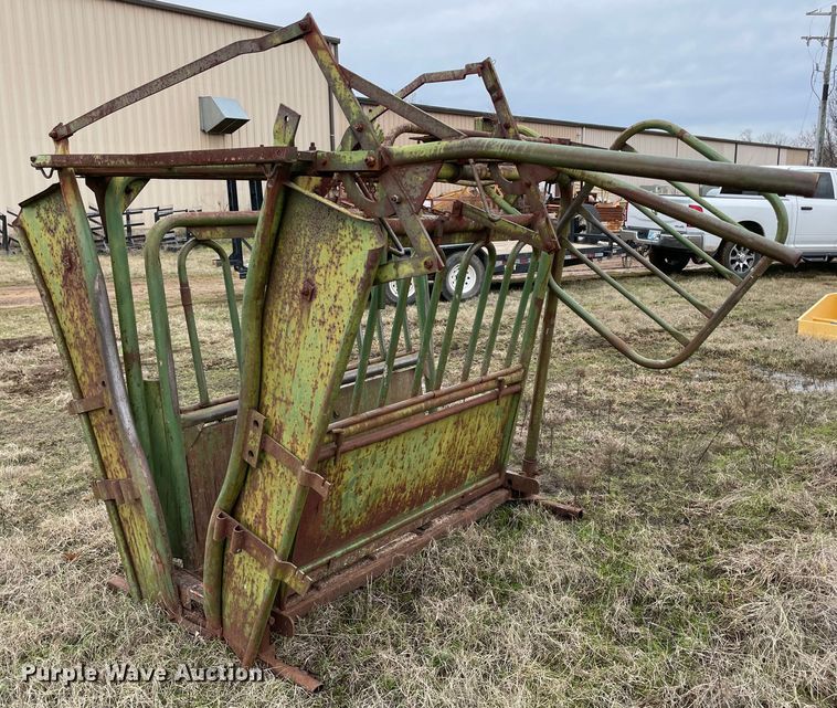 image for item MI9652 Livestock squeeze chute