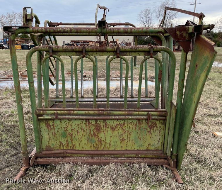 image for item MI9652 Livestock squeeze chute