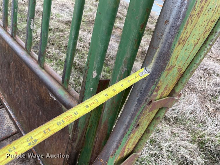 image for item MI9652 Livestock squeeze chute