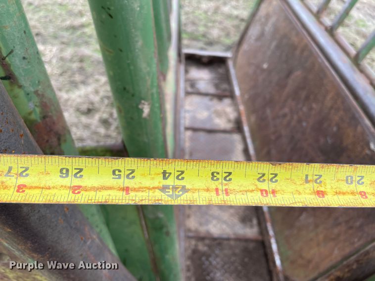 image for item MI9652 Livestock squeeze chute