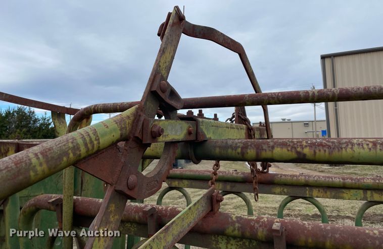 image for item MI9652 Livestock squeeze chute