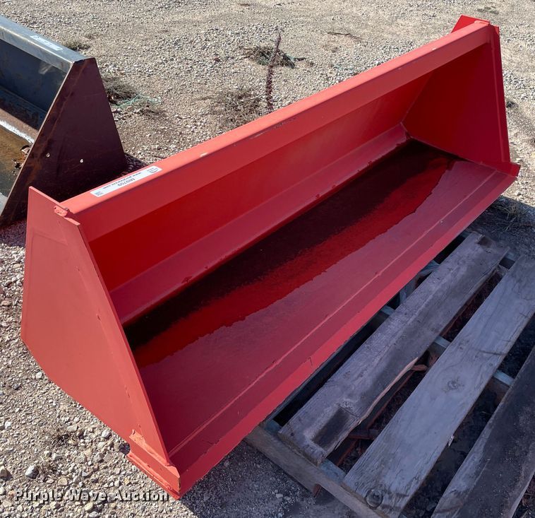 image for item MI9709 Kubota L2283  loader bucket