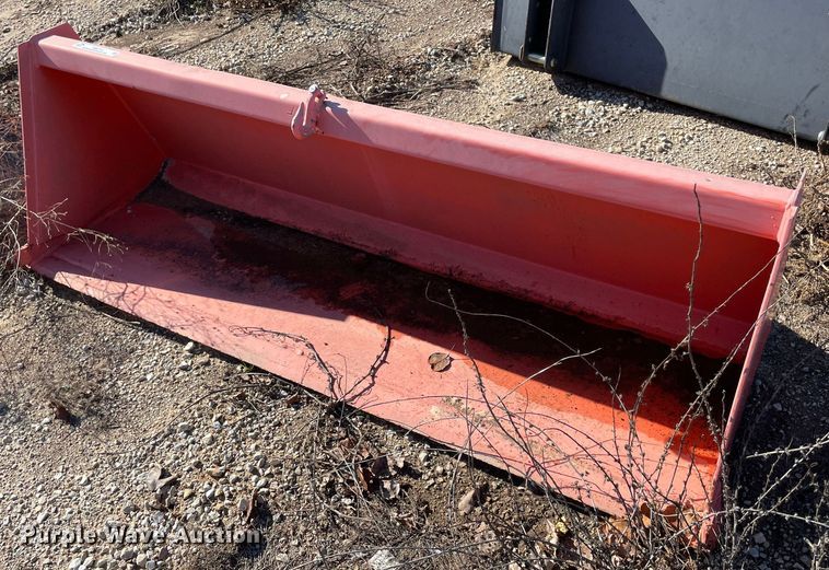 image for item MI9714 Kubota L2276   6' W loader bucket