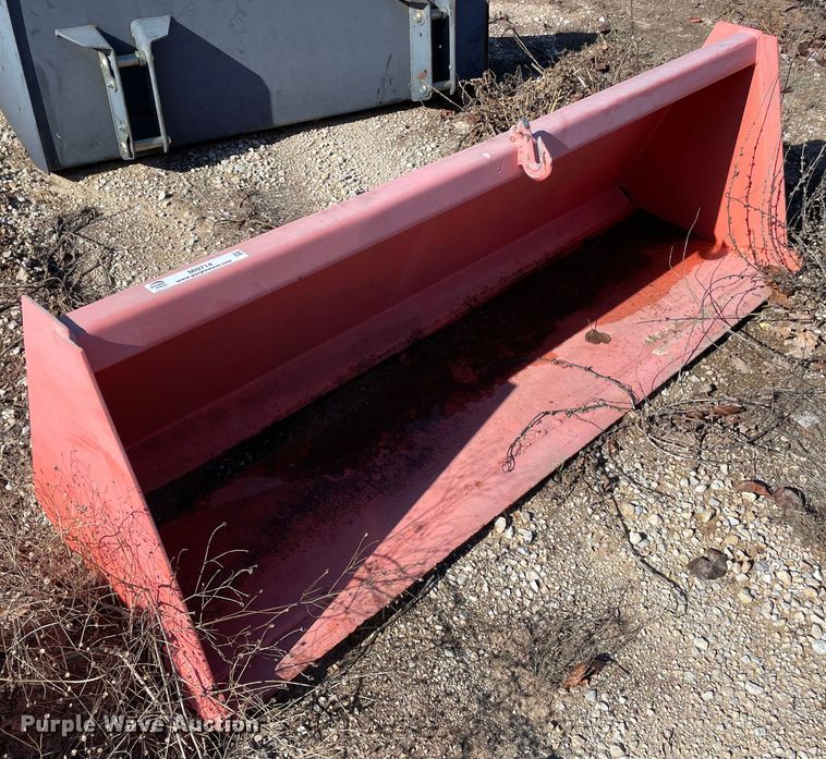image for item MI9714 Kubota L2276   6' W loader bucket