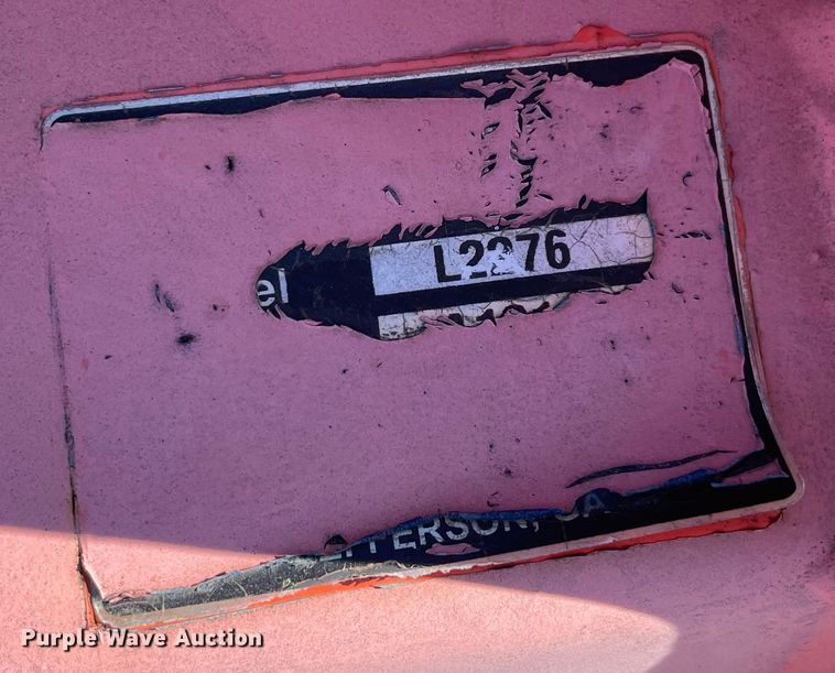 image for item MI9714 Kubota L2276   6' W loader bucket