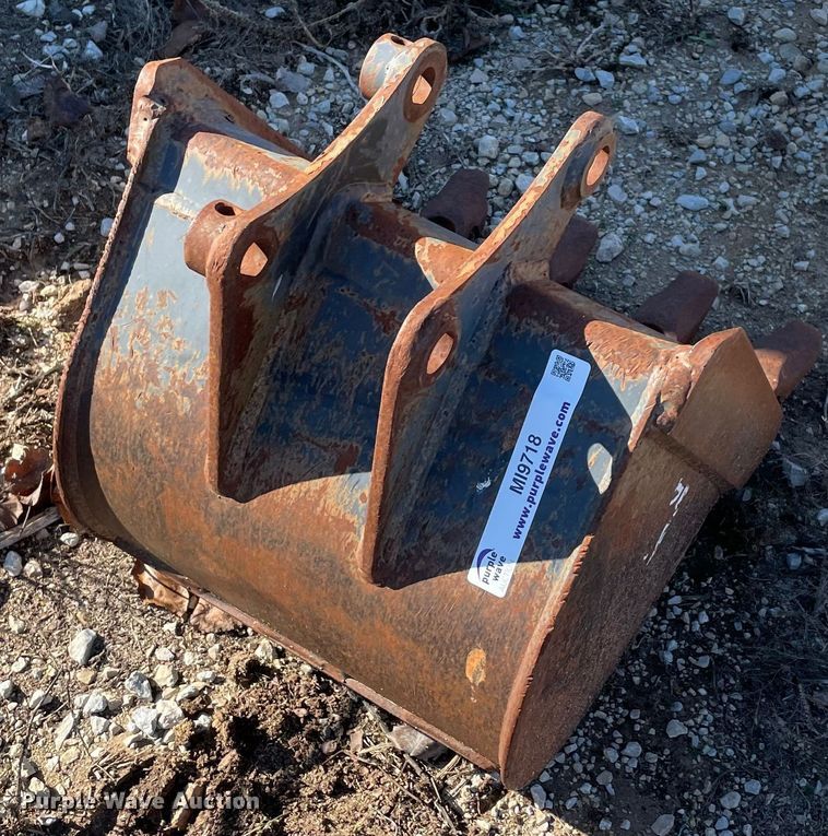 Excavator bucket in Norman, OK Item MI9718 sold Purple Wave