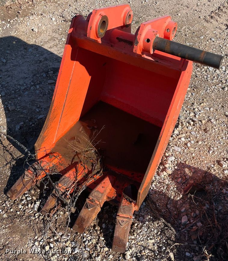 image for item MI9721 Kubota BT3003  excavator bucket
