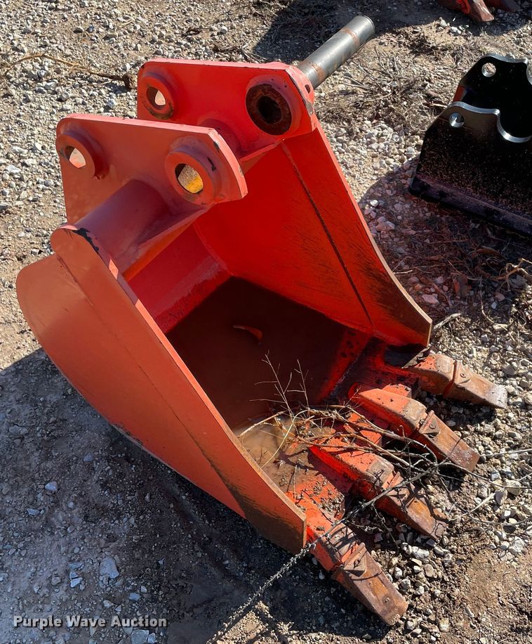 image for item MI9721 Kubota BT3003  excavator bucket