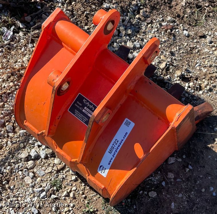 Kubota BT1952A excavator bucket in Norman, OK Item MI9722 sold