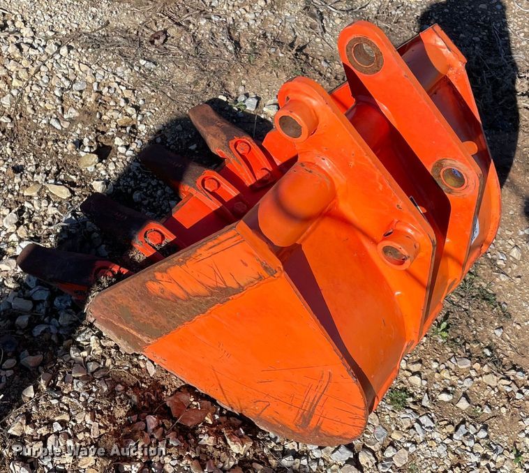 Kubota BT1952A excavator bucket in Norman, OK Item MI9722 sold