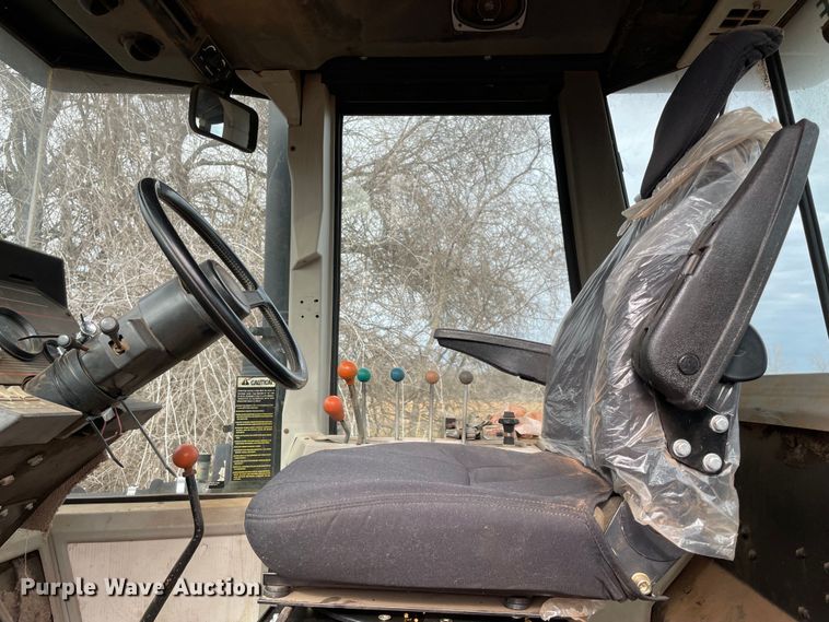 image for item MI9728 1985 Versatile 876  4WD tractor