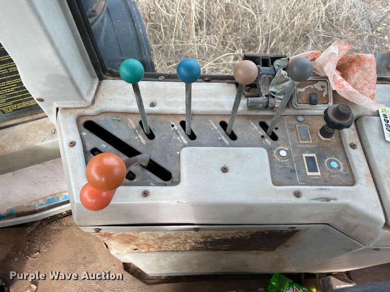 image for item MI9728 1985 Versatile 876  4WD tractor