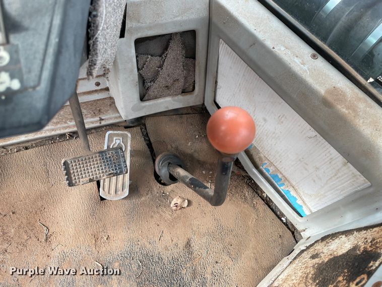 image for item MI9728 1985 Versatile 876  4WD tractor