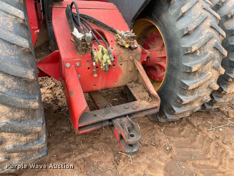 image for item MI9728 1985 Versatile 876  4WD tractor