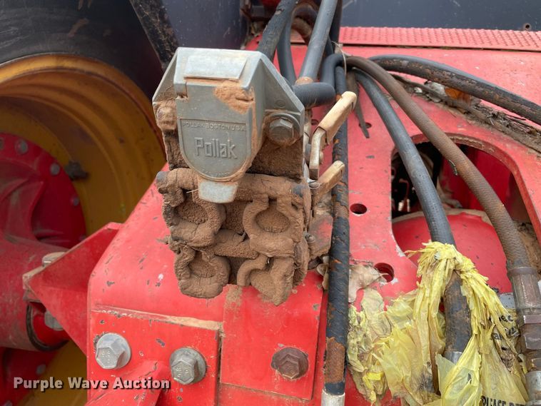 image for item MI9728 1985 Versatile 876  4WD tractor