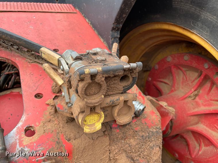 image for item MI9728 1985 Versatile 876  4WD tractor