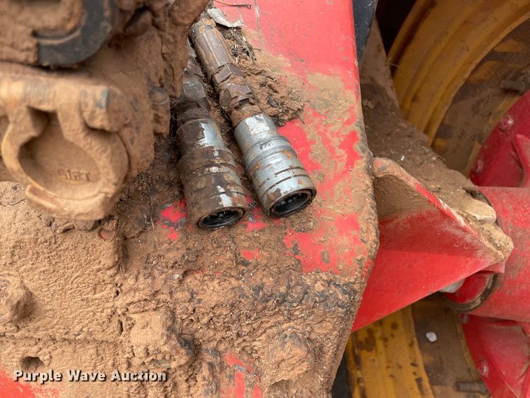 image for item MI9728 1985 Versatile 876  4WD tractor